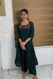 NR0218 - Embroidery Co-Ord Set with Pocket (Bottle Green)